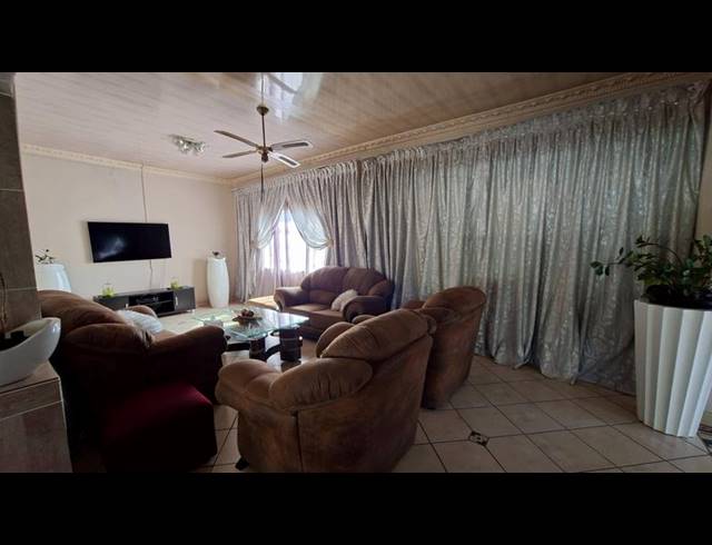 4 BEDROOM HOUSE FOR SALE IN BOOYSENS